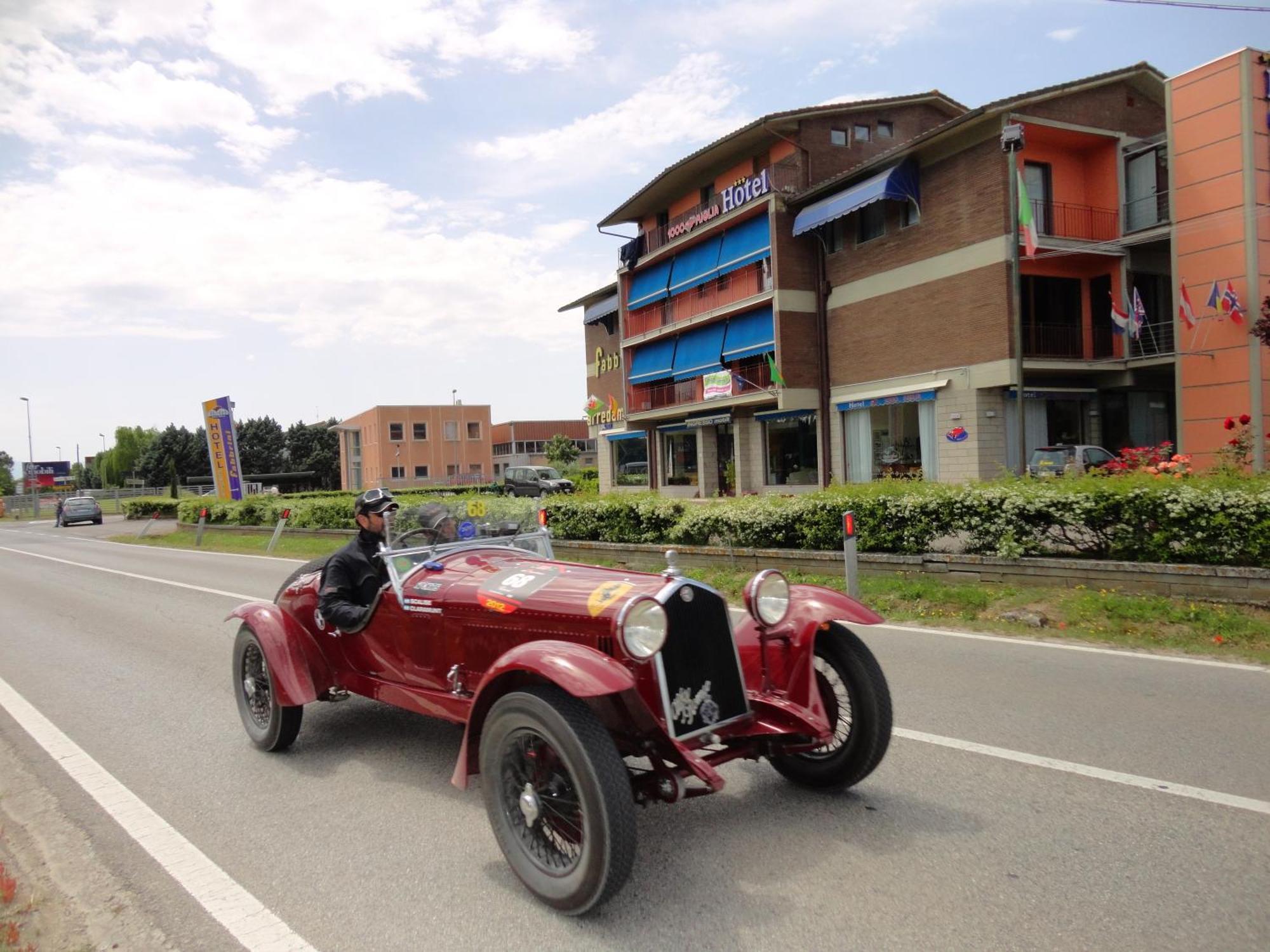 Готель 1000 Miglia Монтероні-д'Арбія Екстер'єр фото